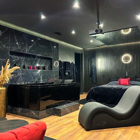 Blackroom Suite De Luxe 50 Nuances De Grey Гавр Экстерьер фото